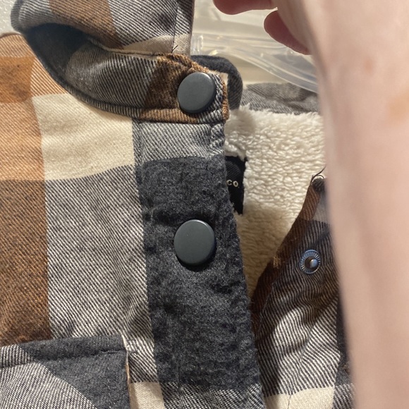 Silver jeans Co fleece lined plaid jacket. Size L - Picture 5 of 8